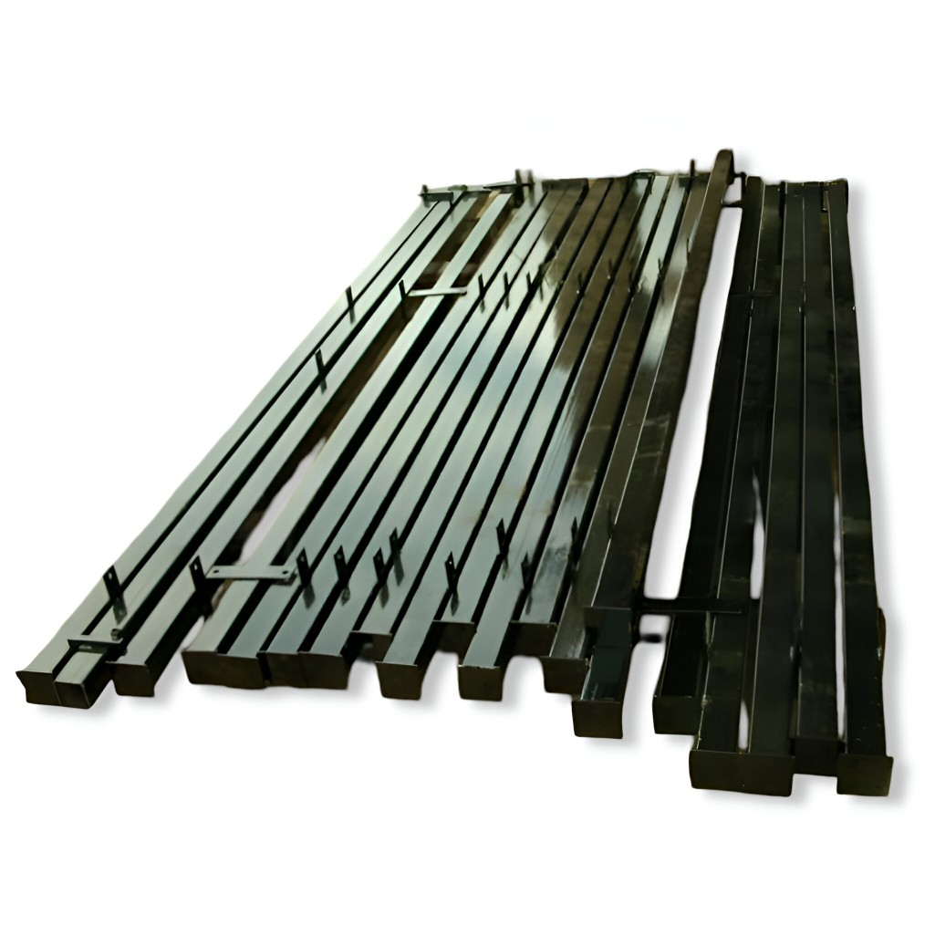 Столб для забора 50х50х2900 мм, профильная труба, с креплениями и заглушкой, черный цвет