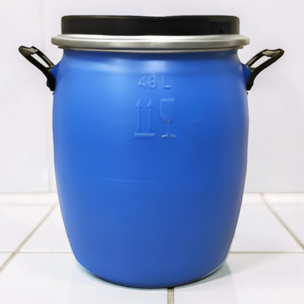 Бочка 48 литров, для воды, пищевая, полиэтиленовая, с крышкой на железном обруче, синяя