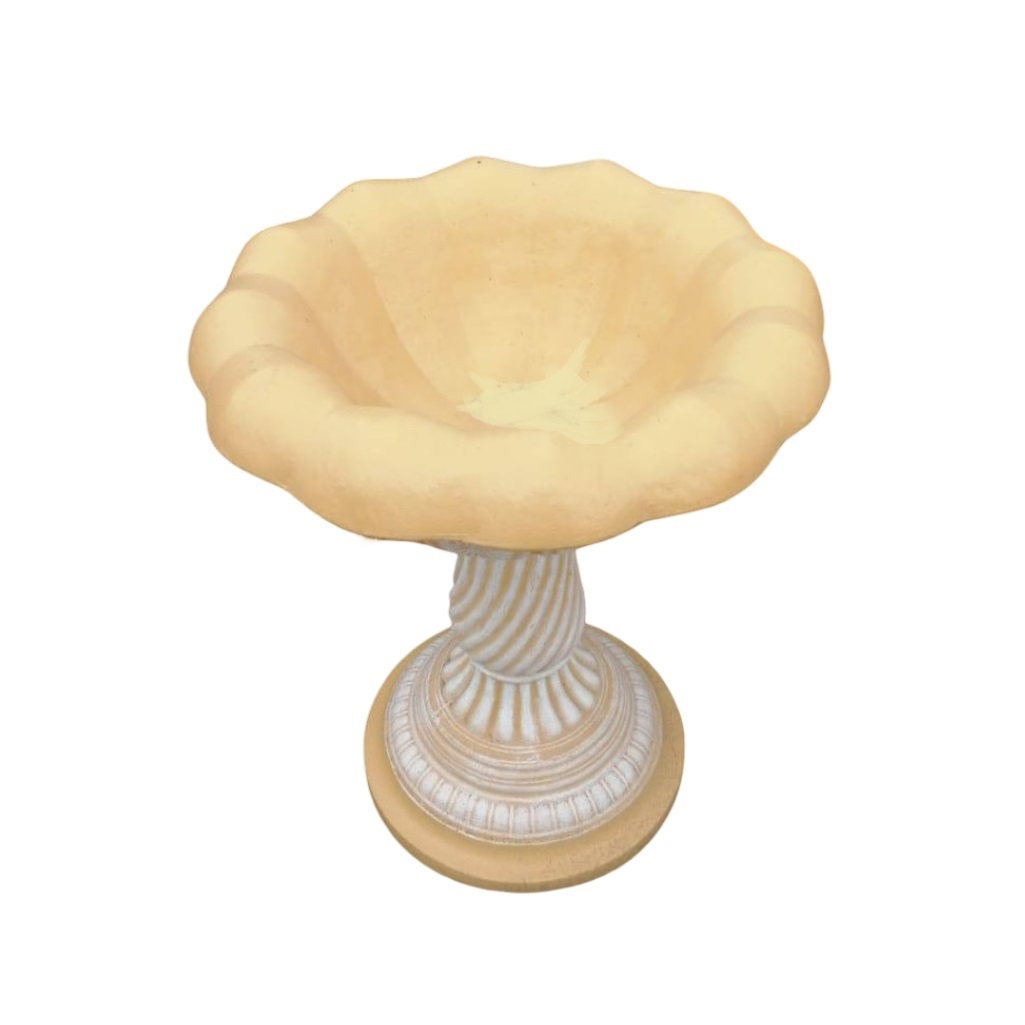 Ваза садовая Высокая, на витой ножке, бетонная, белые вензеля