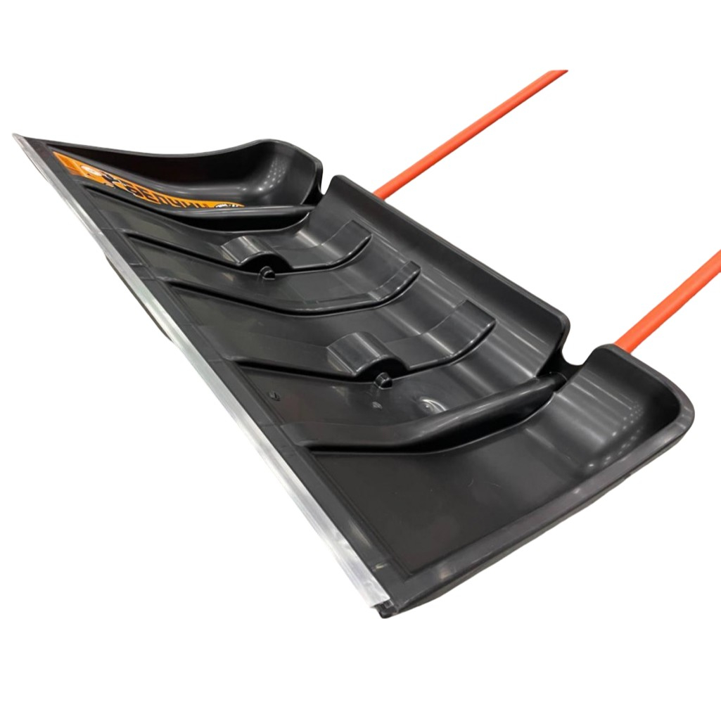 Лопата для снега Центроинструмент Бедуин ЦИ 0365, алюминиевая рукоятка, пластик, скрепер