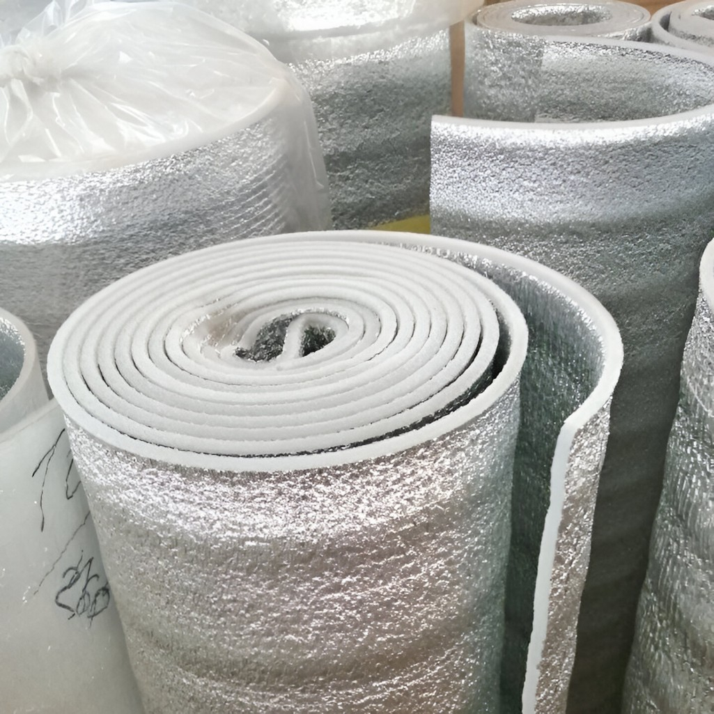 Утеплитель Тепофол В фольга, вспененный полиэтилен, двусторонний, 5 мм, ширина 1050 мм, на отрез от 1 п.м