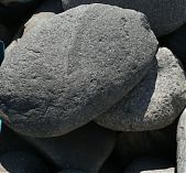 Камень натуральный Валун апельсин фракция 150-500 мм, цвет серый, от 1 кг