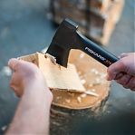 Топор универсальный Fiskars X7 XS 1015618, фиберглассовая рукоятка, 0.65 кг