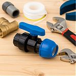 Кран шаровой компрессионный ПНД ВР 32 мм х 1", для соединения труб, черный