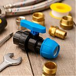 Кран шаровой компрессионный ПНД ВР 32 мм х 1", для соединения труб, черный