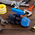 Кран шаровой компрессионный ПНД ВР 32 мм х 1", для соединения труб, черный