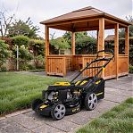 Газонокосилка бензиновая Champion LM4627 самоходная, травосборник 60 л, 2600 Вт