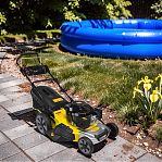 Газонокосилка бензиновая Champion LM5347 самоходная, травосборник 70 л, 4400 Вт