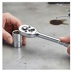 Ключ трещоточный с реверсом Сибртех 14014, цельнометаллический, 1/4", хром