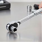 Ключ трещоточный с реверсом Gross 14052, цельнометаллический, 255 мм, хром