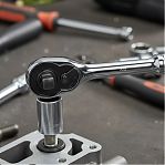 Ключ трещоточный с реверсом Gross 14050, цельнометаллический, 1/4", хром