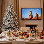 Елка новогодняя Крымская сосна Y4-8417, напольная, хвоя, заснеженная, высота 180 см