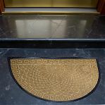 Коврик придверный ComeForte УЮТ классик СС002734 полукруглый, резина, п/э, светло-коричневый, 60х90 см