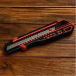 Нож Монтажник 600509, со сменными лезвиями, обрезиненный, 25 мм