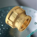 Муфта резьбовая 3/4"-1/2", ВР-ВР, соединительная, переходная, прямая, латунь