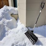 Лопата для снега Berchouse №43, съемный алюминиевый черенок, скрепер, 330х660х900 мм