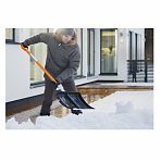 Лопата для снега Fiskars SnowXpert Snow pusher 1062828 облегченная, скрепер