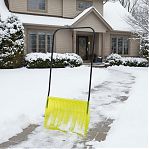 Лопата для снега Центроинструмент Felicita 2529, стальная рукоятка, поликарбонат, скрепер