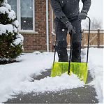 Лопата для снега Центроинструмент Felicita 2529, стальная рукоятка, поликарбонат, скрепер