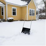 Лопата для снега Plantic Snow 12007-01 выпуклая форма ковша, алюминиевый черенок, полипропилен