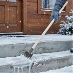 Ледоруб-скребок 243735, деревянный черенок, лезвие из металла, длина 1300 мм